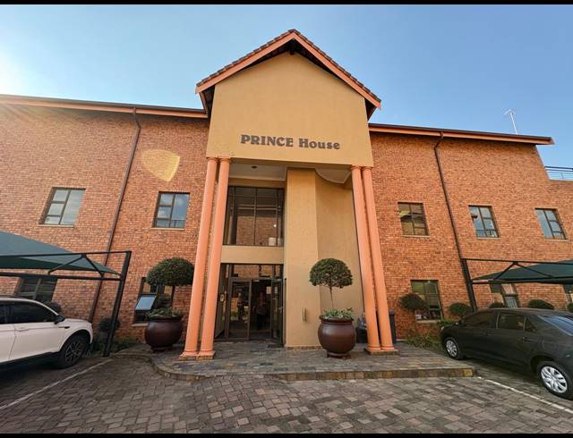 113M² OFFICE TO LET IN FOURWAYS